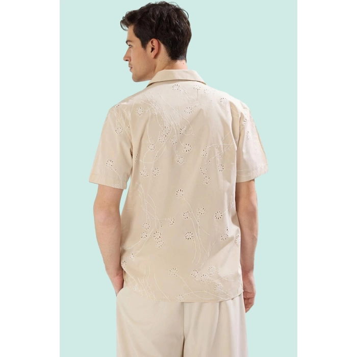 Yazlık Erkek Gömleği Çiçekli Brode Desen Pamuk Kısa Kol Apaş Yaka Regular Fit Günlük Kullanım