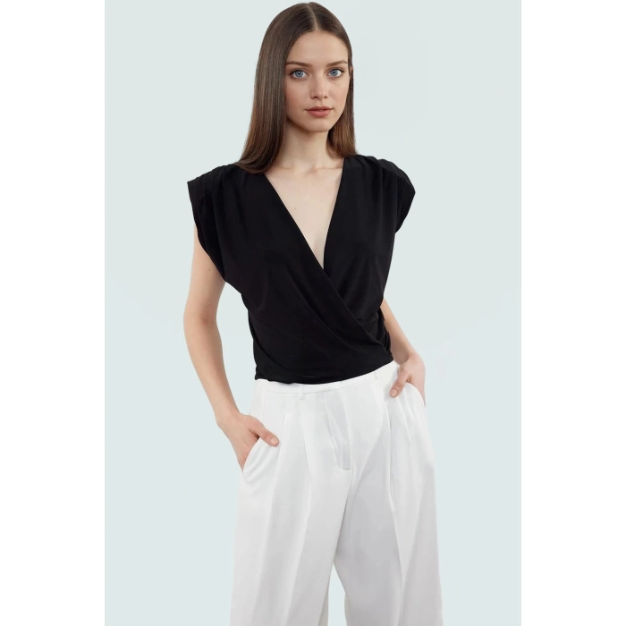 Yazlık Kadın Bluzu V Yaka Crop Regular Polyester Örme Dayanıklı Malzeme Seçkin