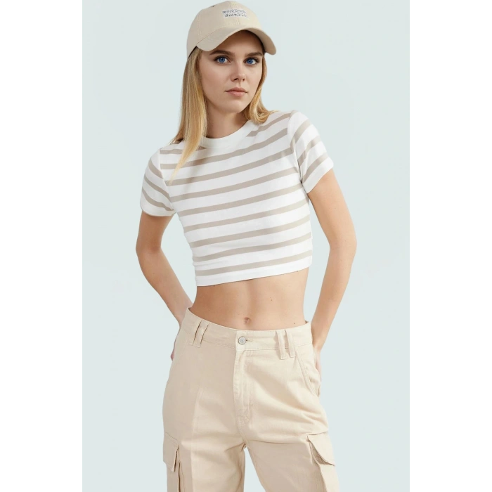 Yazlık Kısa Kollu Çizgili Bisiklet Yaka Fitted Crop Bluz Viskoz Kaliteli İşçilik Konforlu Kesim
