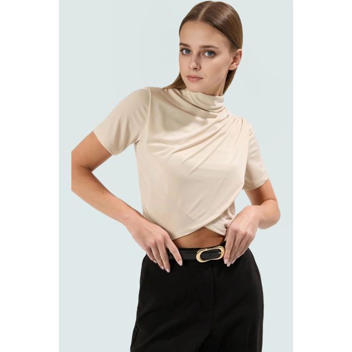 Yazlık Kısa Kollu Örme Bluz Dik Yaka Crop Rahat Şık Görünüm Seçkin Malzeme