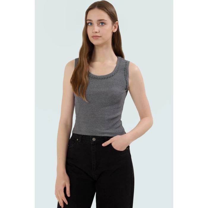 Yazlık Kolsuz Bluz Havuz Yaka Fitted Kalıp Rejenere Kaşkorse Kumaş Trend Tasarım