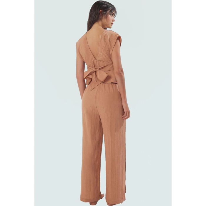 Yazlık Kolsuz Bluz ve Yırtmaçlı Pantolon Takım Dokuma Kumaş Yüksek Kalite Modern Stil