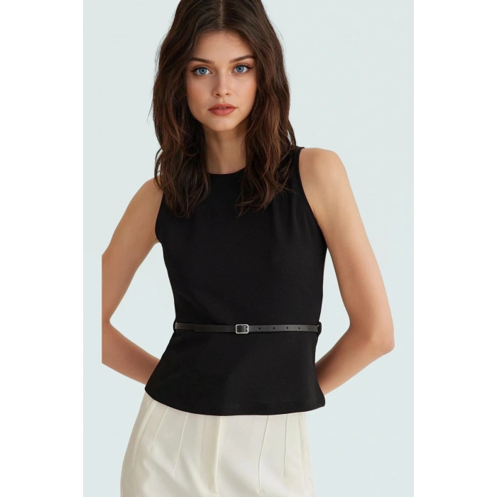 Yazlık Kolsuz Fitted Bluz Scuba Krep Kumaştan Rahat Modern Stil Profesyonel Görünüm