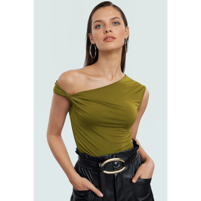 Yazlık Kolsuz Örme Bluz Basic Siluet Metal Detay Uzun Ömürlü Özenle Seçilmiş