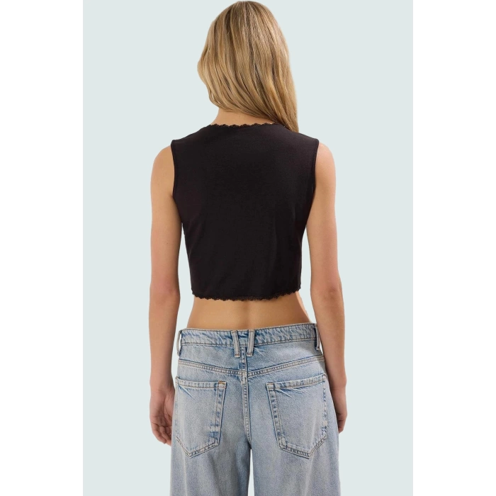 Yazlık Pamuklu Crop Bluz Renk Havuz Yaka Fitted Vücut Hatlı Premium Kalite Mükemmel Uyum