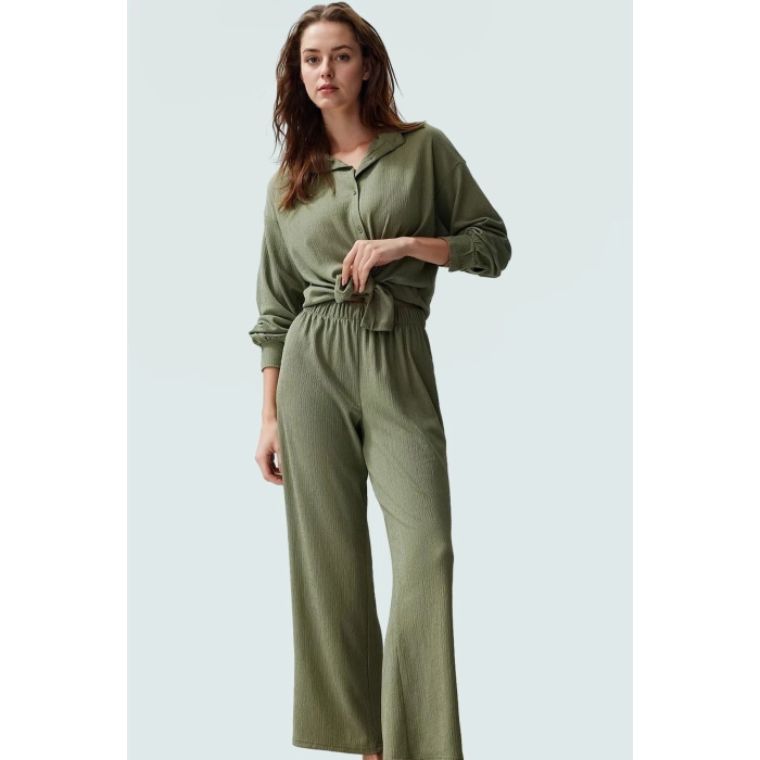 Yazlık Polyester Gömlek Pantolon Takım Düşük Kol Detayı ve Regular Kalıp Rahat Şık