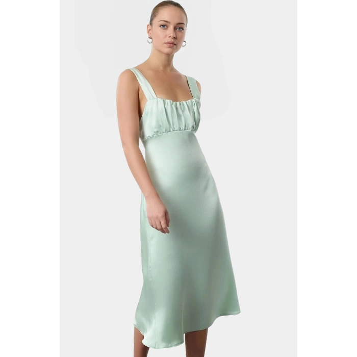 Yazlık Saten Elbise Bodycon Kesim Kare Yaka Rahat Ve Şık Yüksek Kalite Seçkin Malzeme