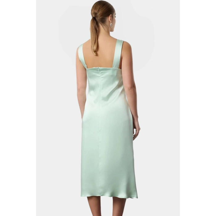 Yazlık Saten Elbise Bodycon Kesim Kare Yaka Rahat Ve Şık Yüksek Kalite Seçkin Malzeme