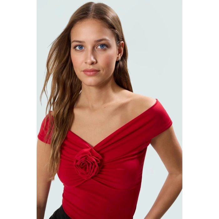Yazlık Şık Bluz Örme Kumaş Carmen Yaka Fitted Kalıp Yüksek Kalite Kaliteli İşçilik