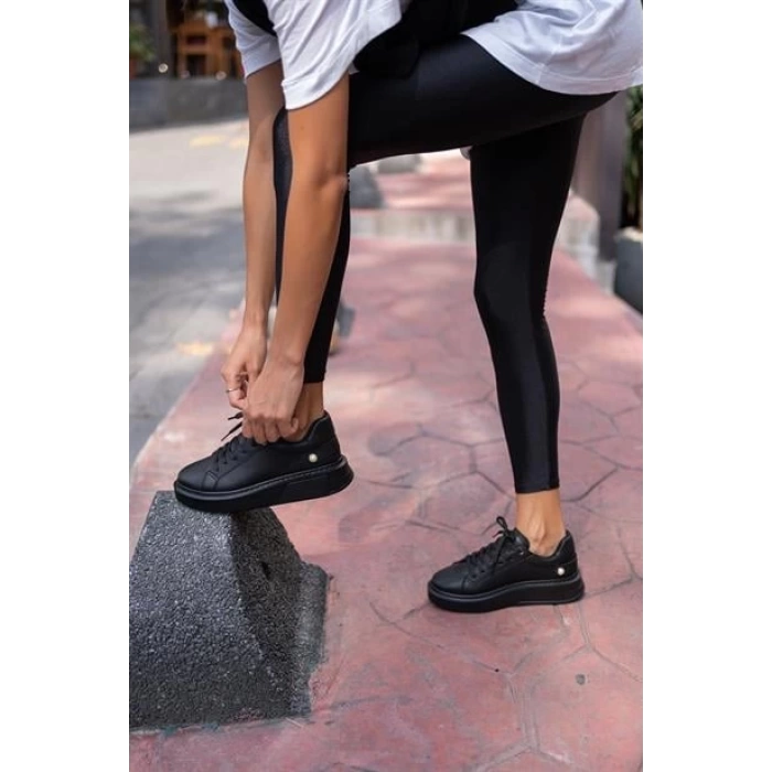 Yuvarlak Burunlu İnci Detaylı Önden Bağcıklı Sneaker Siyah
