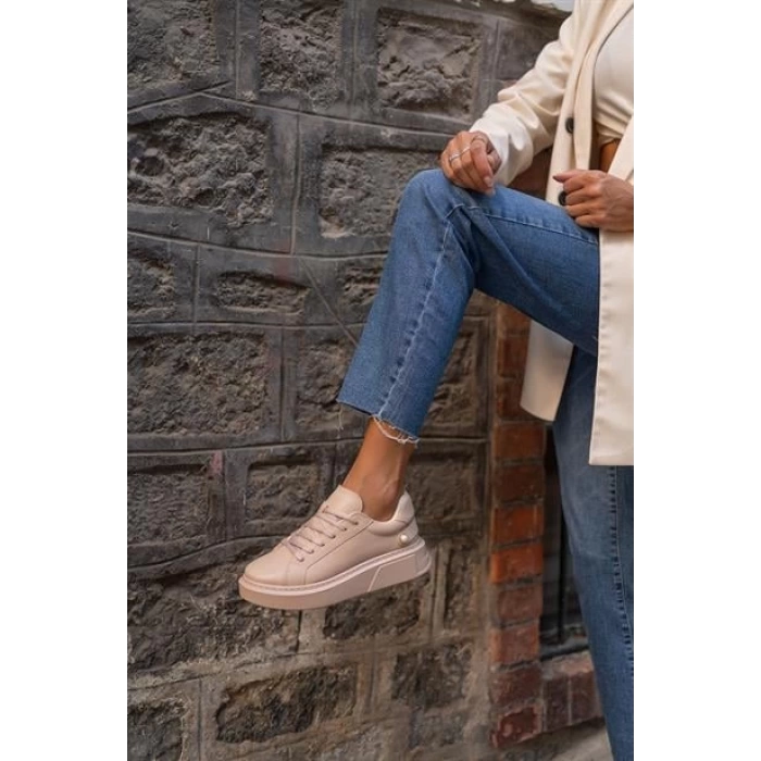 Yuvarlak Burunlu İnci Detaylı Önden Bağcıklı Sneaker Siyah