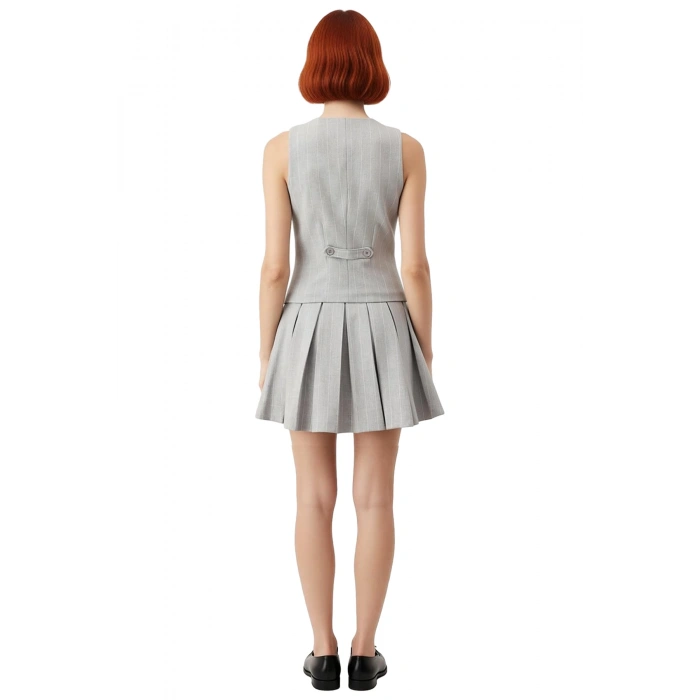 Zarif Kadın Skater Dokuma Mini Elbise Kolsuz V Yaka Çizgili Deseniyle Günlük Şıklık Sunar Kaliteli