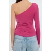 Kadın Moda Şık Regular Asimetrik Yaka Tek Kol Fitted Kalıp Örme Cut-Out Pencere Detaylı Bluz