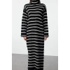 Kadın Moda Şık Tesettür Maxi Boy Yarım Balıkçı Yaka Relaxed Çizgili İnce Triko Elbise