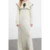 Kadın Moda Şık Tesettür Maxi Boy Dik Yaka Relaxed Siyah Biyeli Yaka Detaylı Uzun Triko Elbise