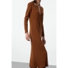 Kadın Moda Şık Tesettür Maxi Boy Polo Yaka Fitted Yakası Biyeli Triko Elbise