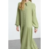 Kadın Moda Tesettür Maxi Boy Gömlek Yaka Relaxed Eteği Fırfırlı Kaplama Düğme Detaylı Dokuma Elbise