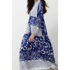 Kadın Moda Şık Tesettür Maxi Boy V Yaka Relaxed Şal Desenli Düğme Detaylı Dokuma Elbise