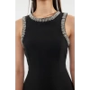 Kadın Moda Şık Midi Boy Halter Yaka Fitted A-Kesim Taş Aksesuarlı Dokuma Elbise