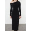 Kadın Moda Şık Maxi Boy Asimetrik Yaka Fitted Düz Detaylı Vücuda Oturan Esnek Örme Elbise