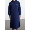 Kadın Moda Şık Midi Boy Kapüşonlu Relaxed Slogan Nakışlı Kalın İçi Polarlı Örme Sweatshirt Elbise