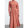 Moda Stil Regular Hakim Yaka Maxi Boy Tesettür Kemerli Pili Detaylı Dokuma Elbise