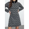 Moda Stil Regular Dik Yaka Mini Boy Triko Geometrik Desenli Elbise
