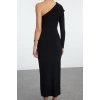Moda Slim Asimetrik Yaka Maxi Düz Tek Kol Drape Detaylı Yırtmaçlı Vücuda Oturan Esnek Örme Elbise