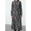 Moda Stil Relaxed Gömlek Yaka Midi Boy Desenli Kuşaklı Viskon Dokuma Gömlek Elbise
