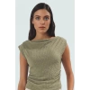 Büzgülü Detaylı Örme Bluz Yazın Rahatlığı ve Şıklığı Profesyonel Görünüm Modern Stil