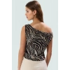 Çiçek Desenli Astarlı Polyester Bluz Asimetrik Yaka Kısa Kol Yazlık Örme Dayanıklı Malzeme