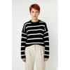 Kadın Çizgili Oversize Triko Kazak Bisiklet Yaka Tasarımı ile Uzun Kollu Kış Günlerinin Yıldızı