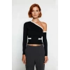 Kadın Modern Renk Bloklu Asimetrik Yaka Fitted Crop Uzun Kollu Triko Kazak İlkbahar Sonbahar