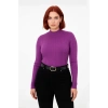 Kadın Mor Uzun Kollu Dik Yaka Triko Kazak Kış Aylarında Modern ve Rahat Bir Görünüm Sunuyor.