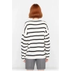 Kadın Oversize Bisiklet Yaka Çizgili Triko Kazak Kış Günleri İçin İdeal Şıklık ve Konfor Sunuyor