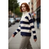 Kadın Oversize Çizgili Dik Yaka Düşük Kol Kalın Triko Kazak Kış Sezonu İçin Rahat Şık Kombinler