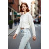 Kadın Oversize Triko Crop Kazak Düşük Kollu Akıtma Detaylı Yumuşak Dokusuyla Modern Şıklık Sunar