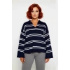 Kadın Polo Yaka Çizgili Akrilik Triko Kazak Relaxed Kalıbı Sayesinde Soğuk Havalara Şıklık Katıyor