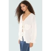 Kalp Nakışlı Pamuklu Bluz Rahat Şık ve Günlük Modern Stil Özel Tasarım Seçkin Malzeme
