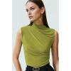Kolsuz Crop Bluz Dik Yaka Örme Kumaş Vücuda Oturan Seçkin Malzeme Profesyonel Görünüm