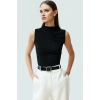 Kolsuz Crop Bluz Dik Yaka Örme Kumaş Vücuda Oturan Seçkin Malzeme Profesyonel Görünüm