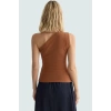 Kolsuz Örme Bluz Asimetrik Yaka Fitted Büzgü ve Drape Detaylar Rahat Kalıp Uzun Ömürlü