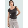 Modal Kumaştan Şık ve Rahat Uzun Bluz Asimetrik Yaka Tasarım Seçkin Malzeme Modern Stil