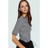 Pamuklu Polyester Elastan Karışımlı Fitted Bluz Bisiklet Yaka Kısa Kollu Yıkamalı