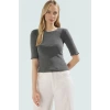 Pamuklu Polyester Elastan Karışımlı Fitted Bluz Bisiklet Yaka Kısa Kollu Yıkamalı