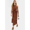 Polyester Dokuma Kumaştan Üretilen Şık ve Rahat Halter Yaka Maxi Elbise Trend Tasarım