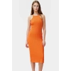 Rahat ve Şık Midi Elbise Örme Kumaş Halter Yaka Bodycon Modern Stil Görünüm