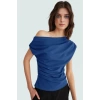 Şık Dökümlü Örme Bluz Asimetrik Yaka Kısa Kol Regular Kalıp Özel Tasarım Modern Stil