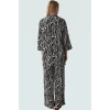 Şık Leopar Desenli Kimono Takım Nefes Alan Polyester Kumaş Görünüm Profesyonel