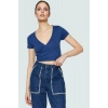 Viskon Süprem Fitted V Yaka Kısa Kollu Crop Bluz Seçkin Malzeme Rahat Kullanım